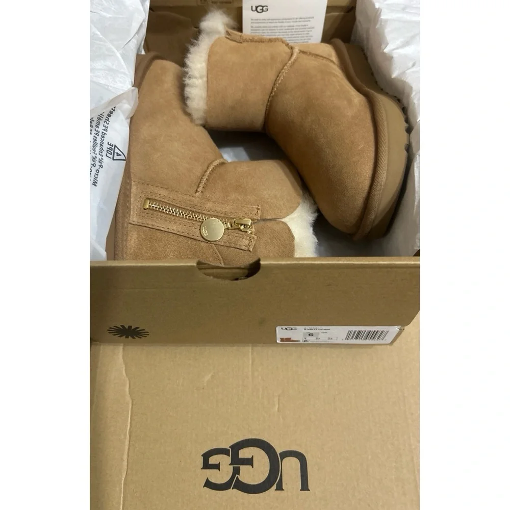 NEW IN BOX: Women's Bailey Zip Shearling Lined Mini Boots - Picture 6 of 6